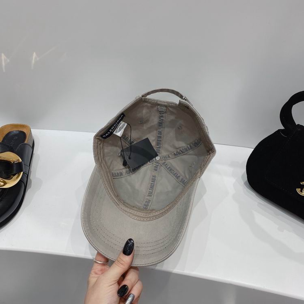 Ba*len*cia*ga hat